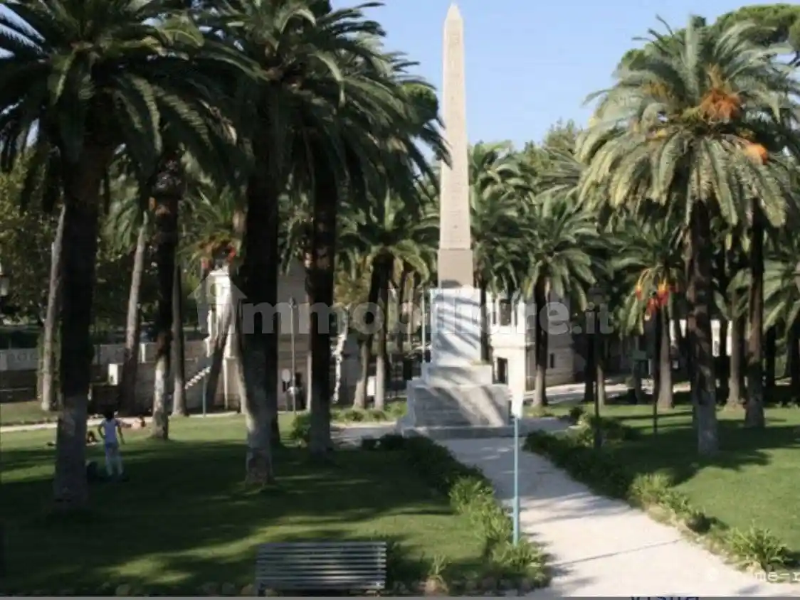 Palazzo - Edificio in vendita a Roma