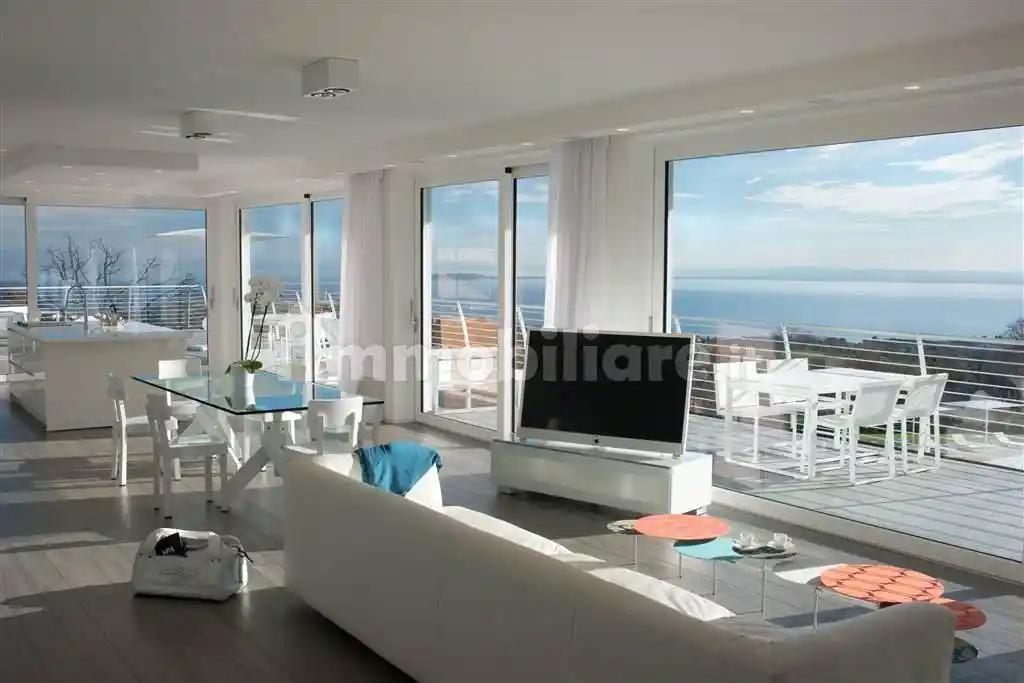 Villa in vendita a Padenghe sul Garda