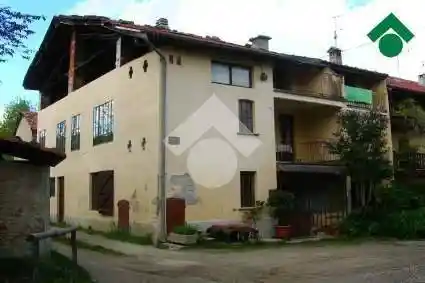 Casa indipendente in vendita a Lanzo Torinese