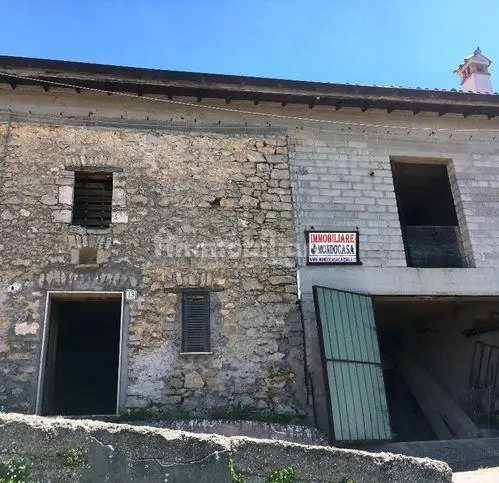 Villa in vendita a Pereto