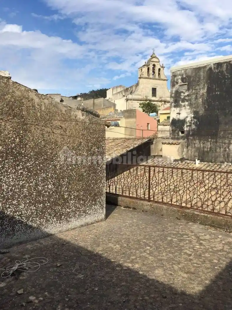 Casa indipendente in vendita a Chiaramonte Gulfi