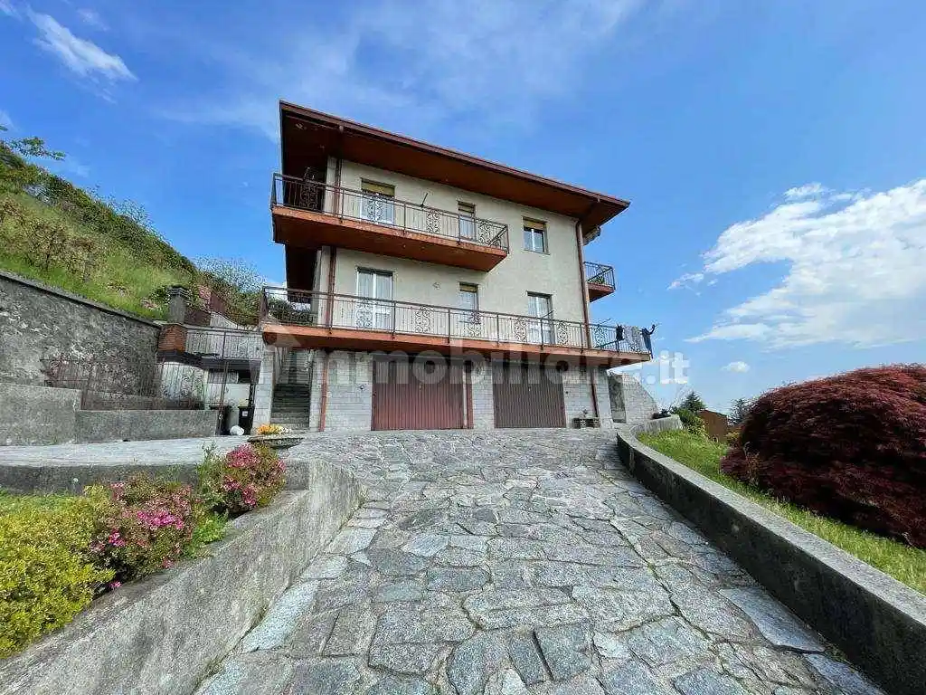 Villa in vendita a Verbania