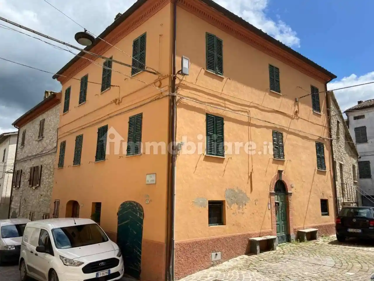 Palazzo - Edificio in vendita a Fossombrone