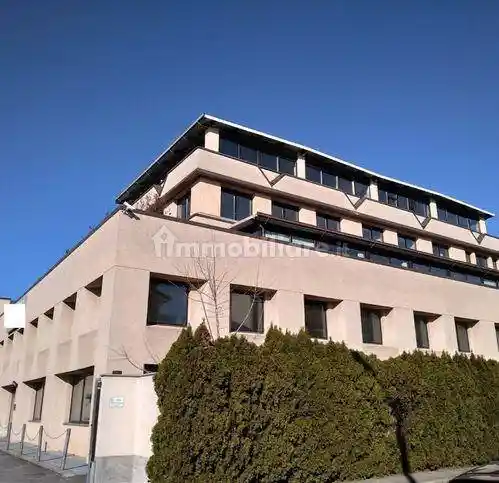 Palazzo - Edificio in Affitto - foto 3