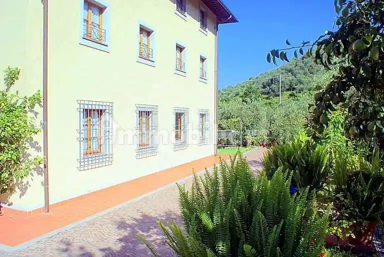 Palazzo - Edificio in vendita a Massarosa