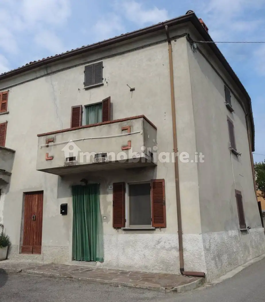 Casa indipendente in vendita a Montecalvo Versiggia