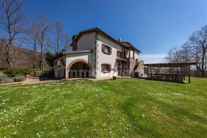 Palazzo - Edificio in vendita a Abbadia San Salvatore