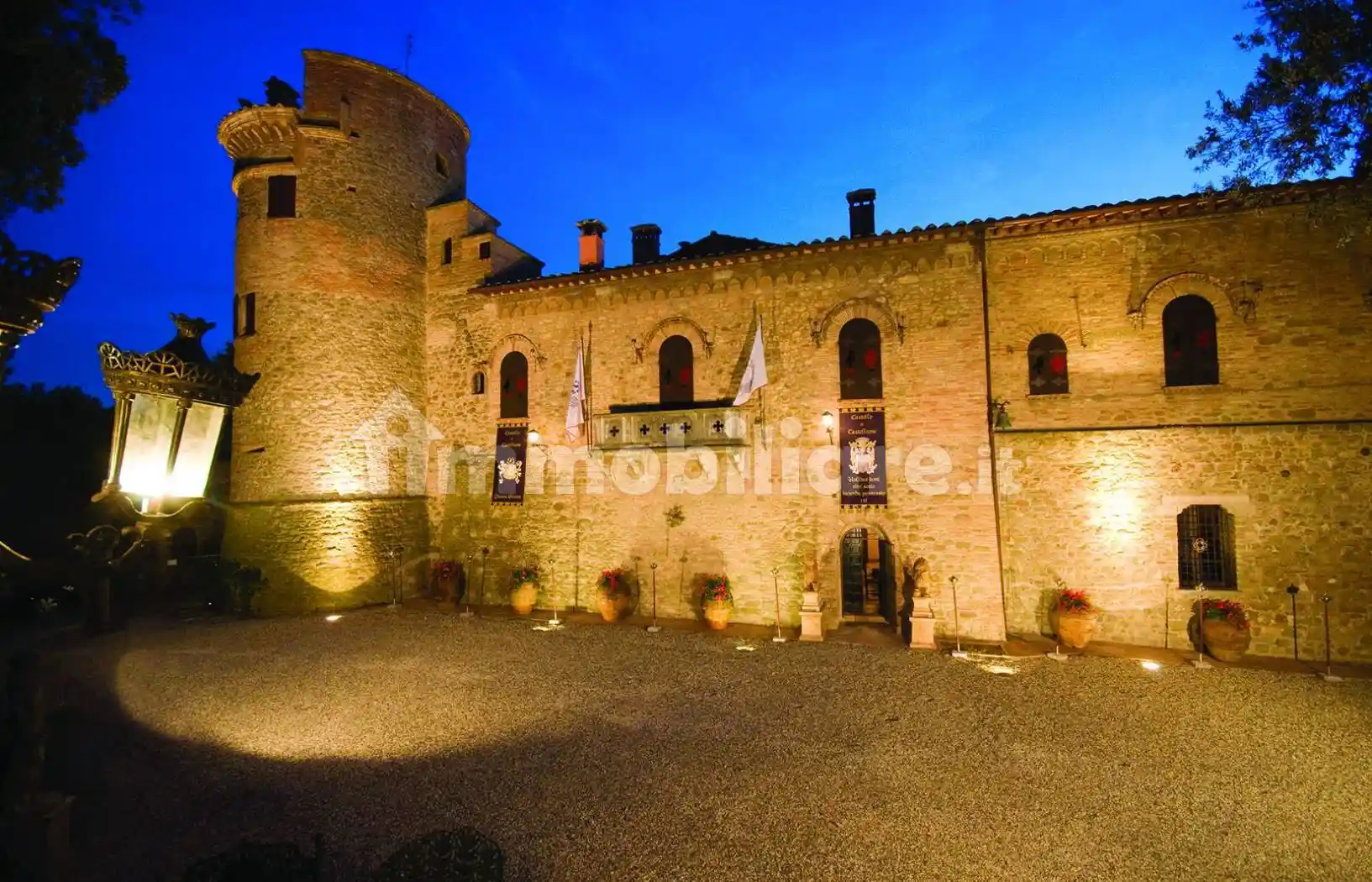 Palazzo - Edificio in vendita a Deruta