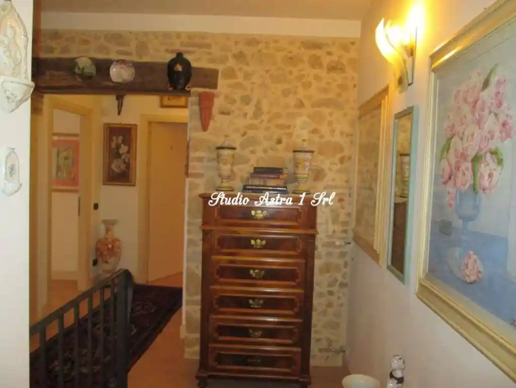 Palazzo - Edificio in vendita a Cavaso del Tomba