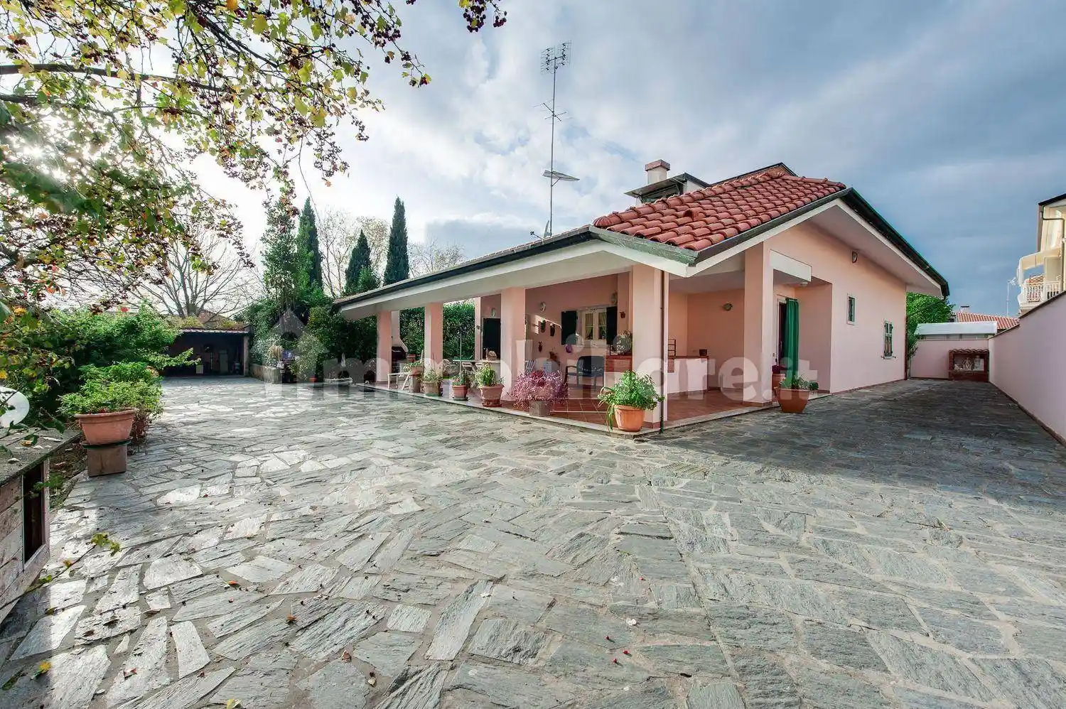 Villa in vendita a Carrara