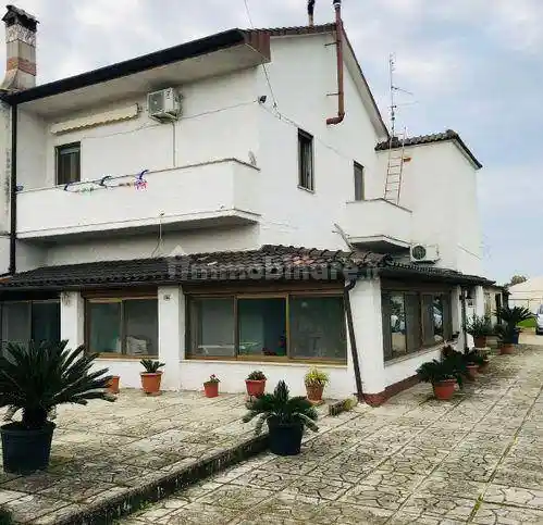 Villa in vendita a Latina