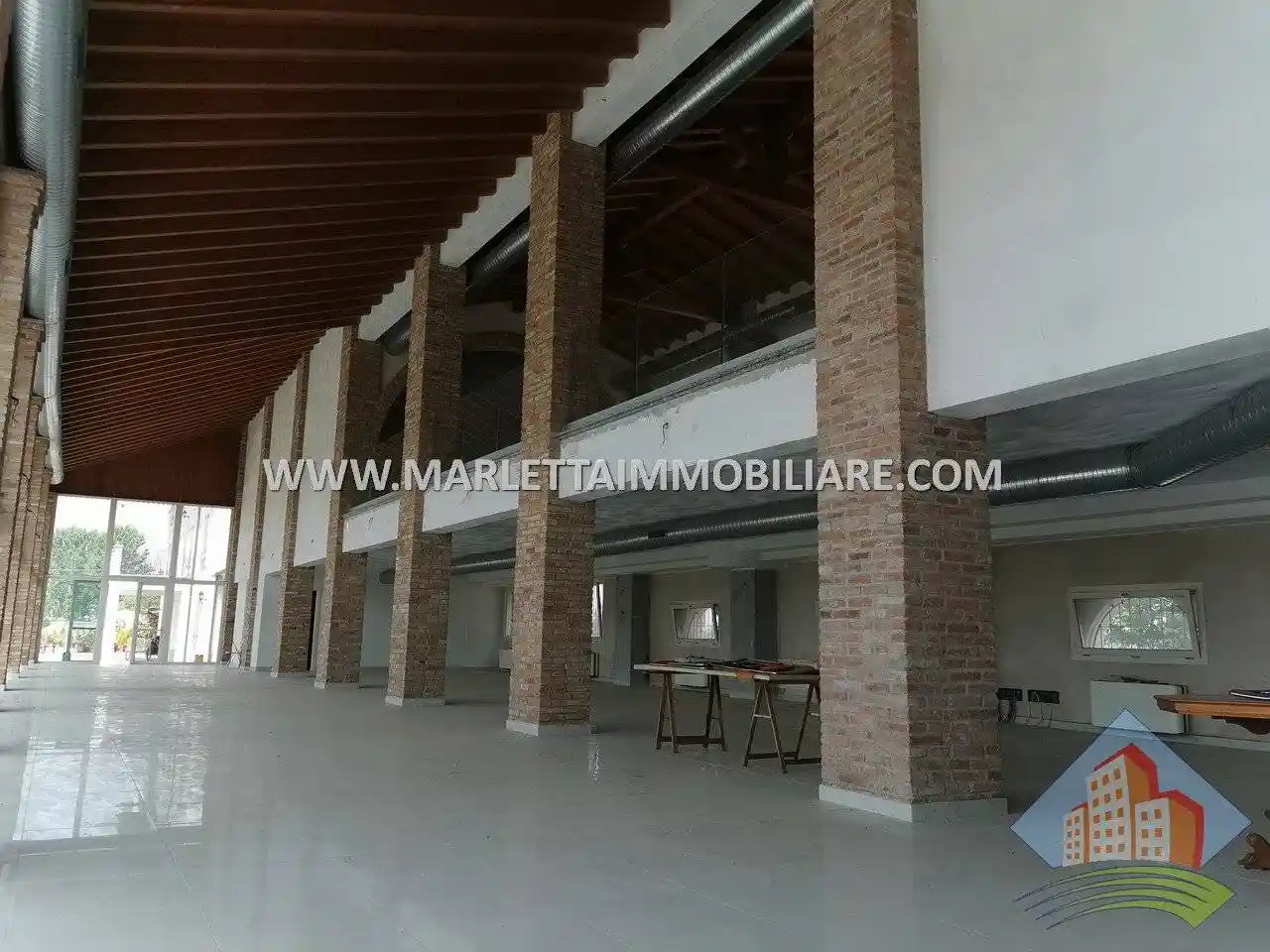 Palazzo - Edificio in Affitto - foto 4