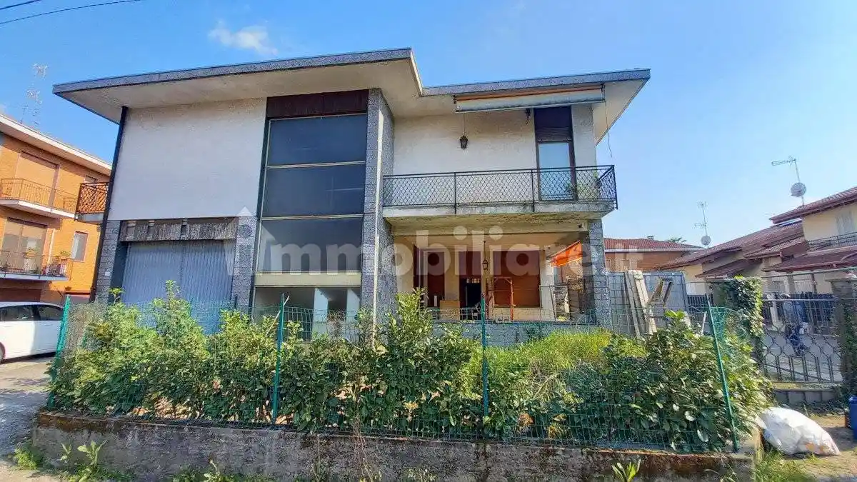 Villa in vendita a Oleggio