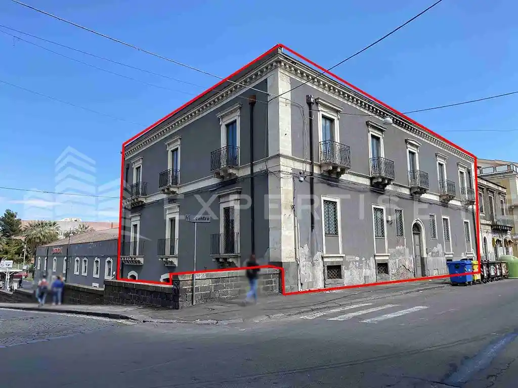 Palazzo - Edificio in vendita a Catania