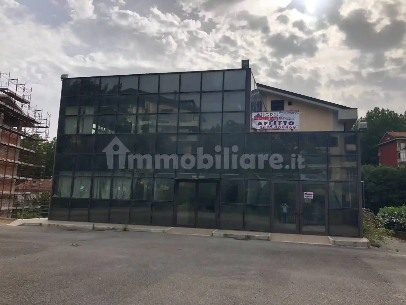 Palazzo - Edificio in Affitto - foto 2