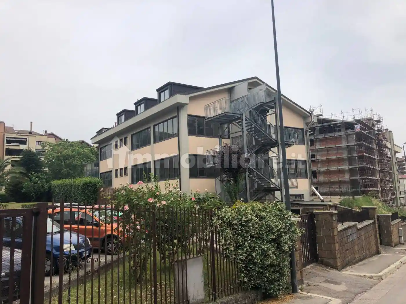 Palazzo - Edificio in Affitto - foto 3