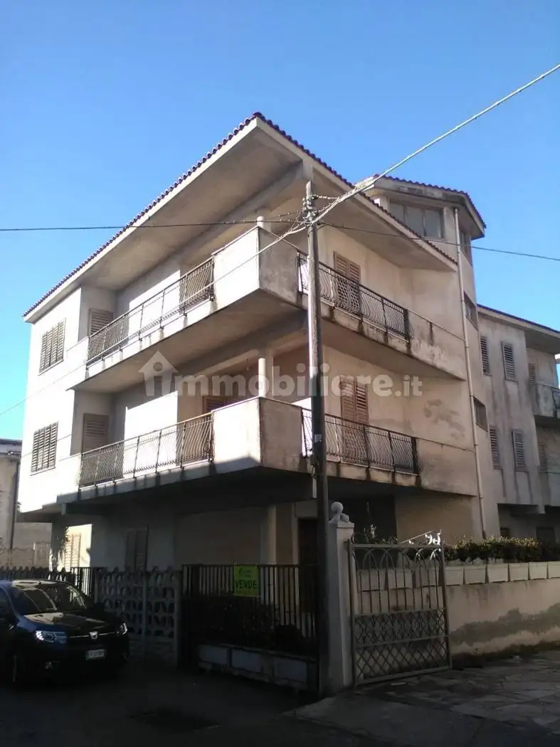 Palazzo - Edificio in vendita a Bianco