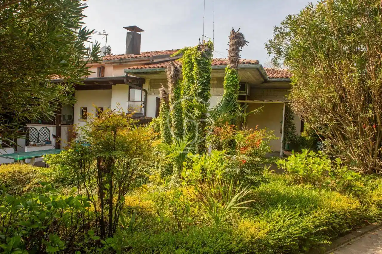Villa in vendita a Soiano del Lago