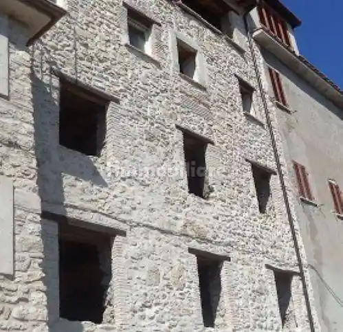 Palazzo - Edificio in vendita a Contigliano