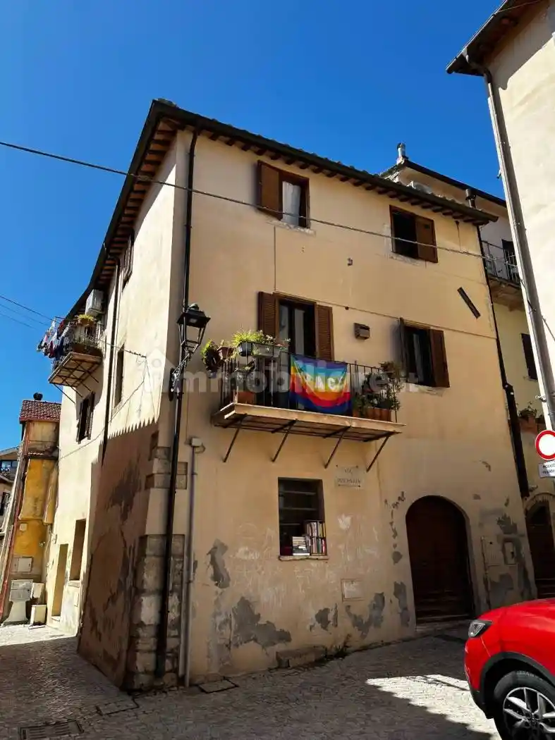 Palazzo - Edificio in vendita a Fiano Romano
