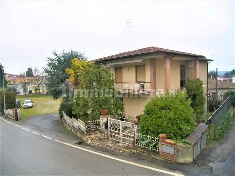 Casa indipendente in vendita a Sinalunga