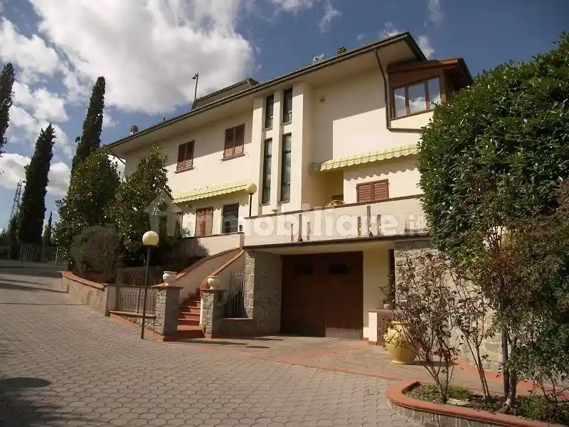 Palazzo - Edificio in vendita a Sinalunga