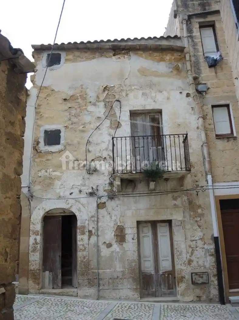 Palazzo - Edificio in vendita a Sambuca di Sicilia
