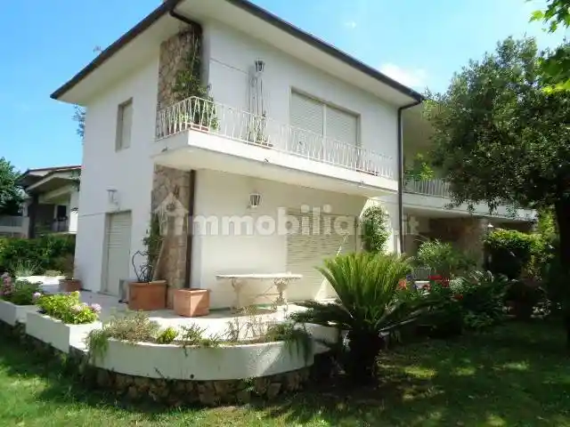 Villa in affitto a Forte dei Marmi