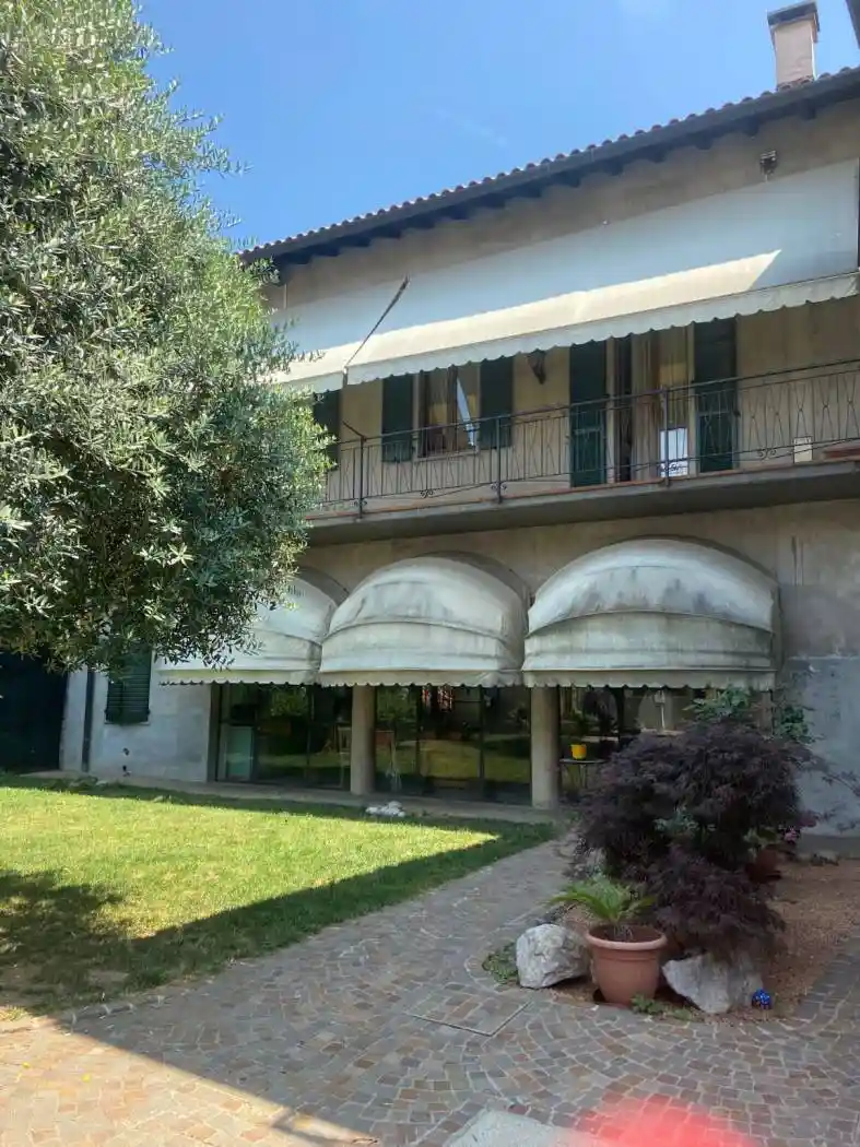 Villa in vendita a Carnago