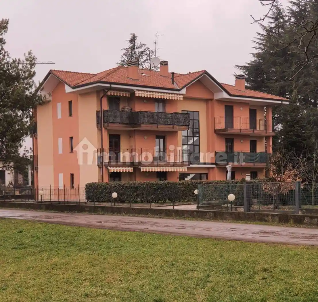 Appartamento in vendita a Locate Varesino