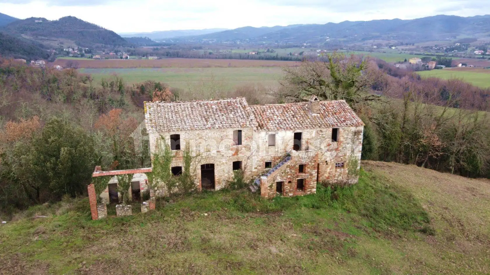 Rustico - Casale in vendita a Perugia
