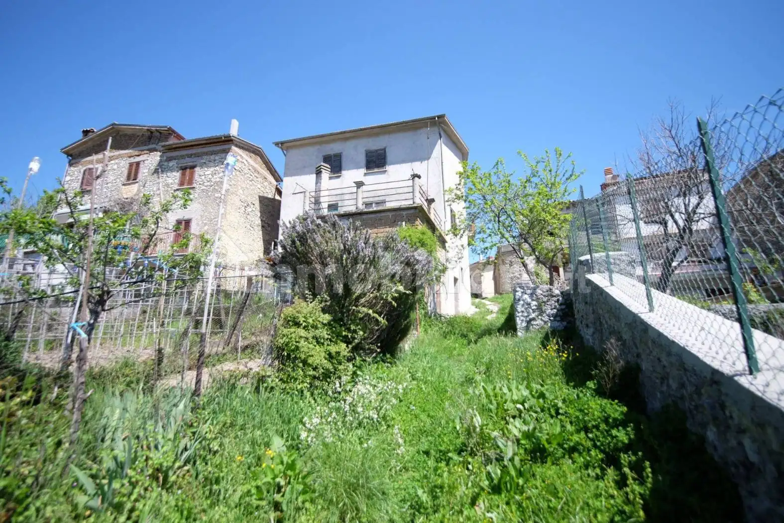 Casa indipendente in vendita a Fiamignano