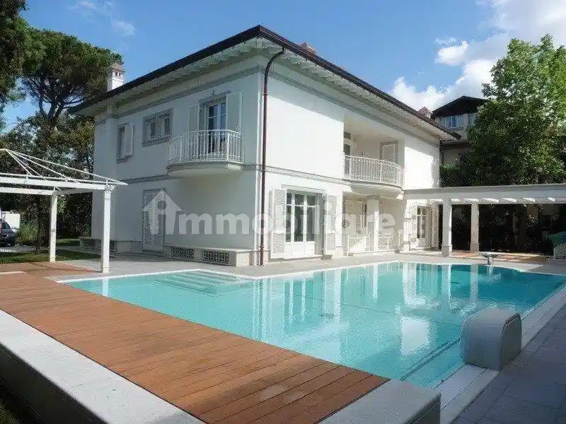 Villa in vendita a Forte dei Marmi