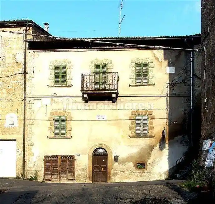 Palazzo - Edificio in vendita a Sorano
