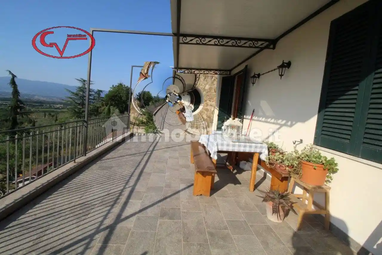 Appartamento in vendita a Bucine