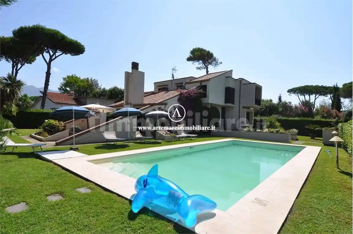 Villa in vendita a Forte dei Marmi