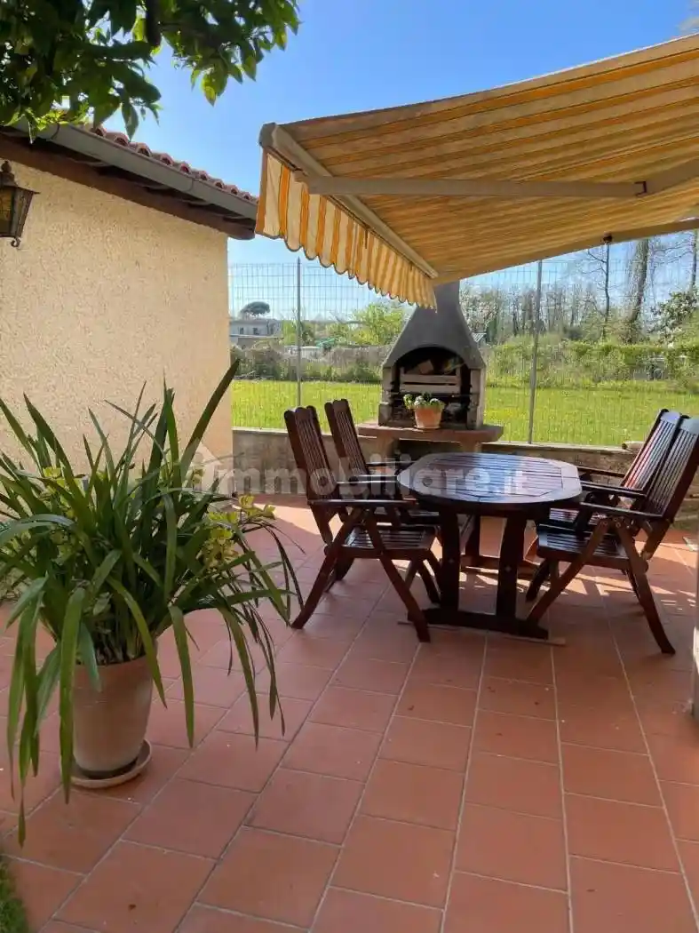 Casa indipendente in vendita a Massa