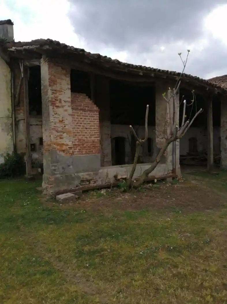 Rustico - Casale in vendita a Crespiatica