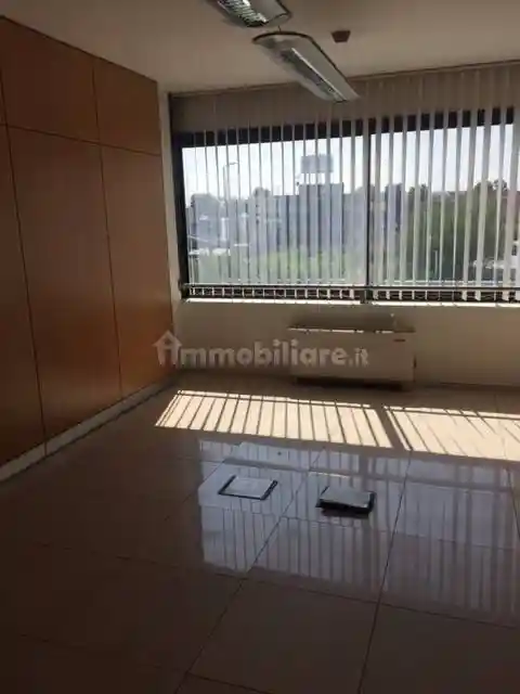 Palazzo - Edificio in Affitto - foto 4