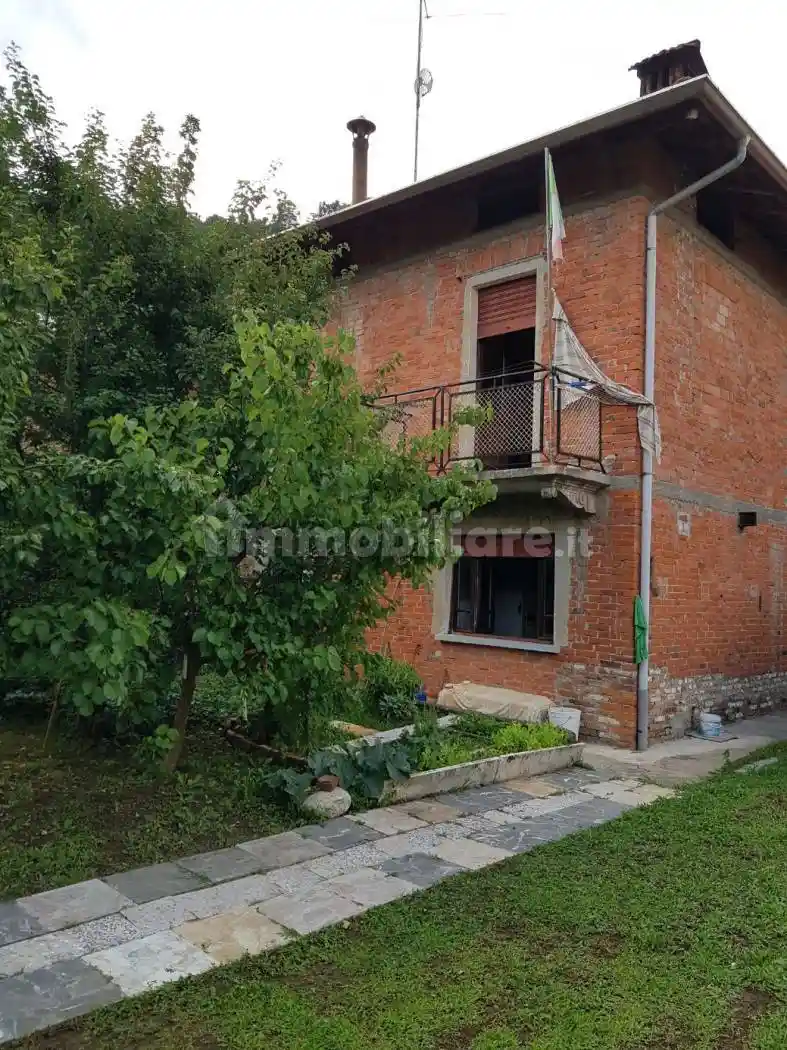 Casa indipendente in vendita a Serravalle Sesia