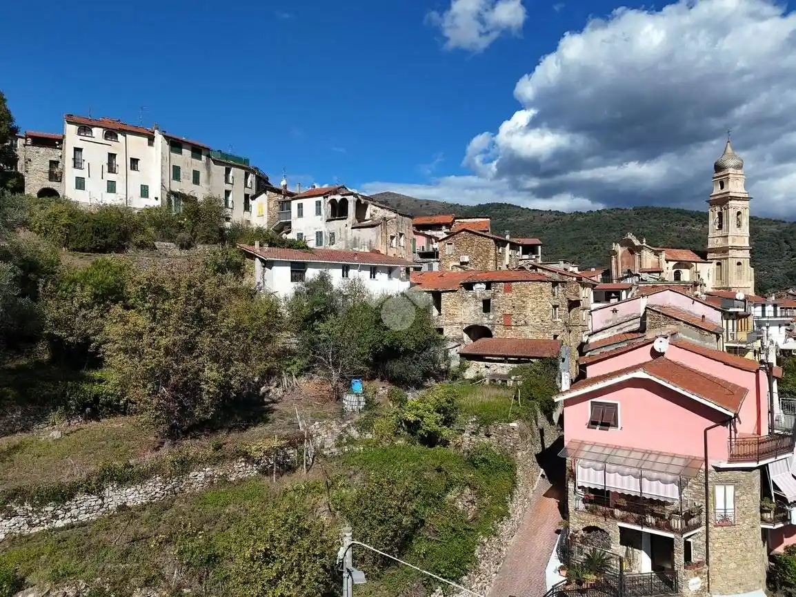 Casa indipendente in vendita a Pietrabruna