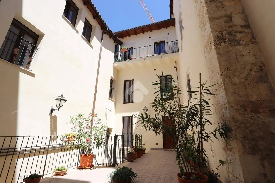 Palazzo - Edificio in vendita a L'Aquila