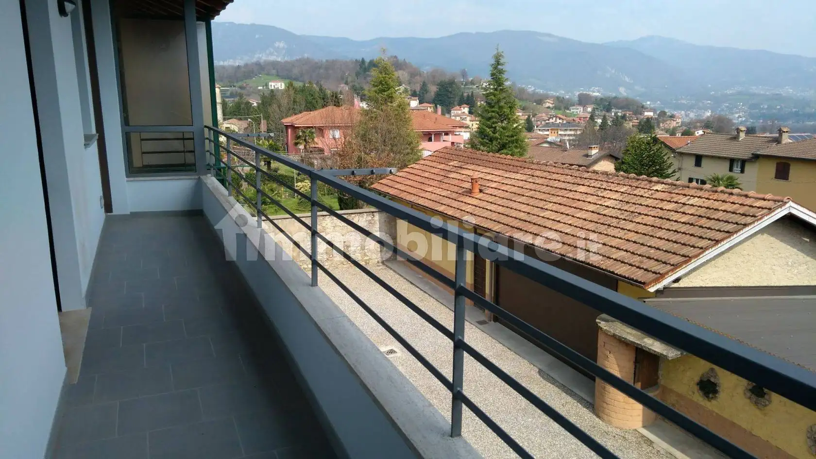 Appartamento in affitto a Clivio