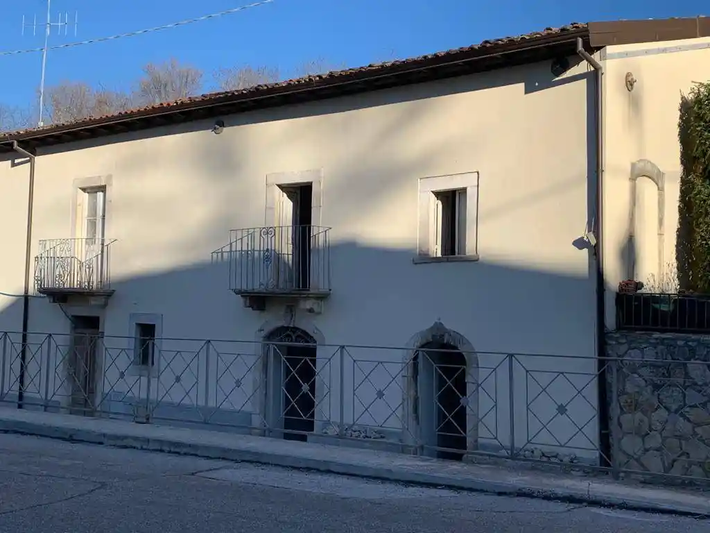 Casa indipendente in vendita a Poggio Picenze