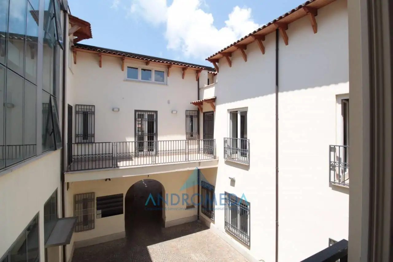 Palazzo - Edificio in vendita a Santa Maria Capua Vetere