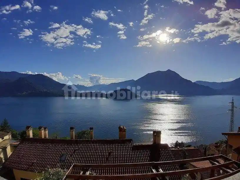 Appartamento in vendita a Varenna