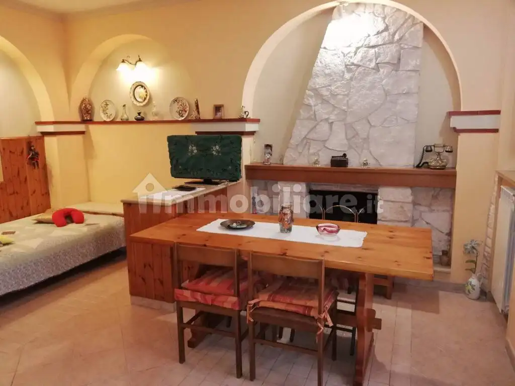 Appartamento in vendita a Piana di Monte Verna