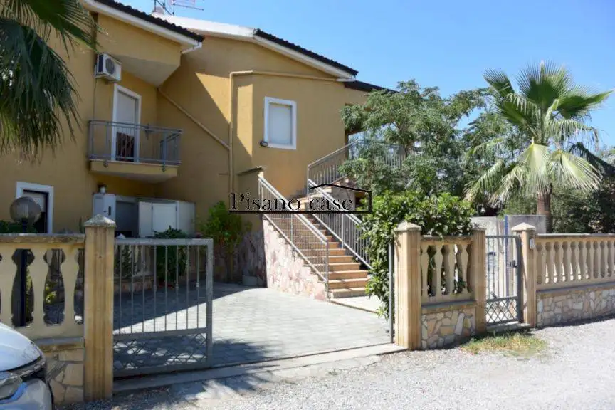 Villa in affitto a Crosia