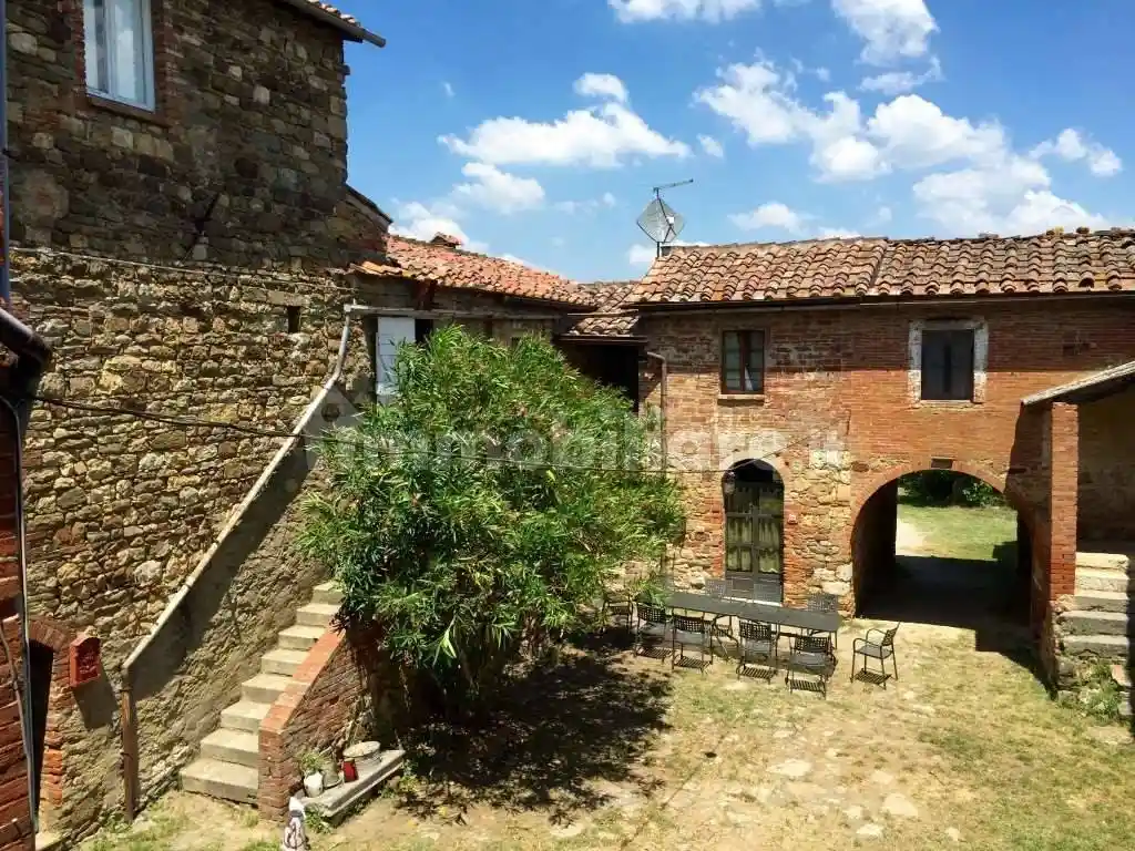 Rustico - Casale in vendita a Lucignano