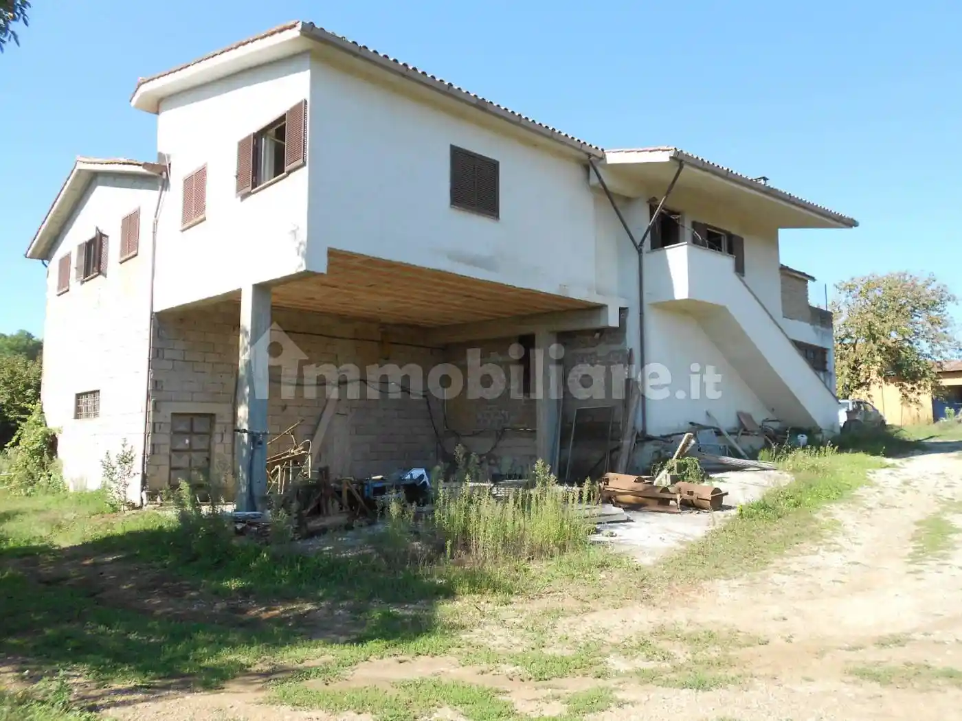 Rustico - Casale in vendita a Sutri